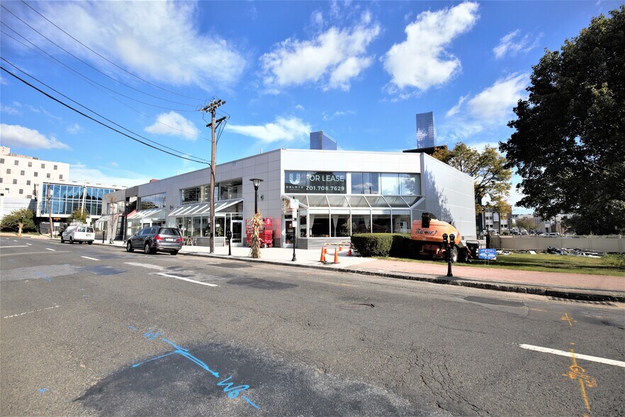 2024 Center Ave Fort Lee Nj 07024 Oak Tree Center Loopnet Com