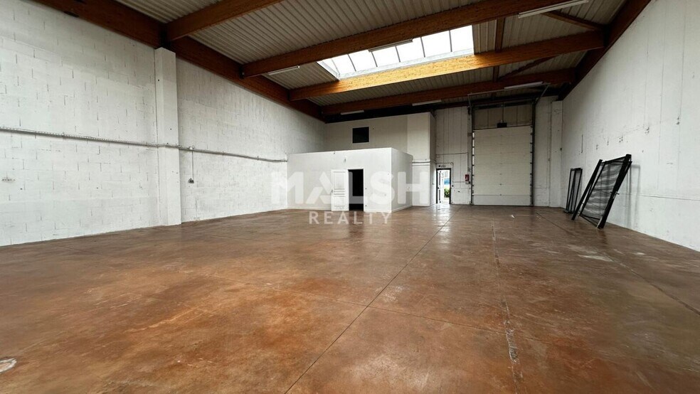 Flex in Décines-Charpieu for lease - Building Photo - Image 1 of 14