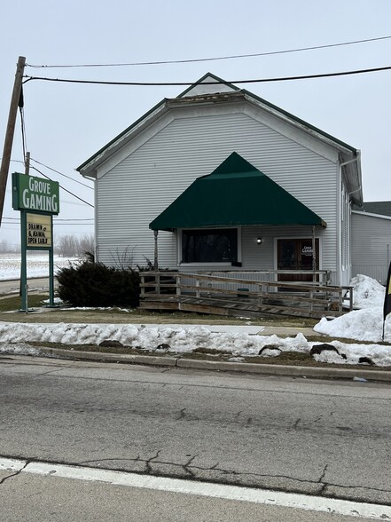 100 E Grove St, Poplar Grove, IL for lease - Building Photo - Image 1 of 28