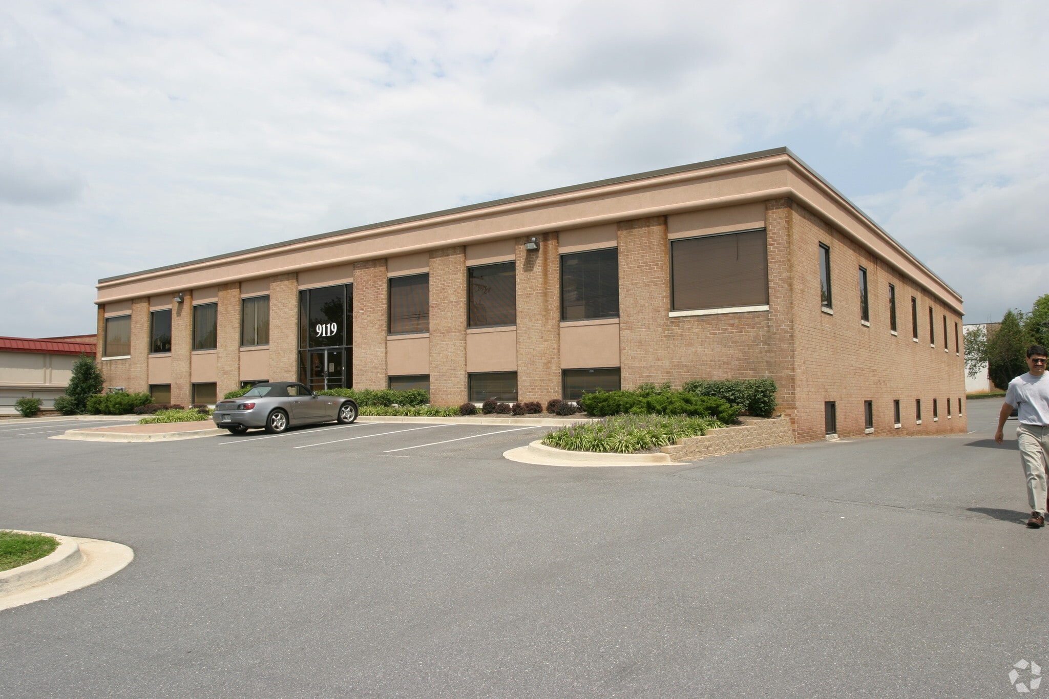 9119 Gaither Rd, Gaithersburg, MD for lease Building Photo- Image 1 of 4