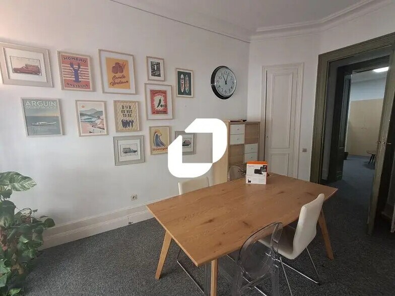 Office in Bordeaux for lease - Building Photo - Image 3 of 14