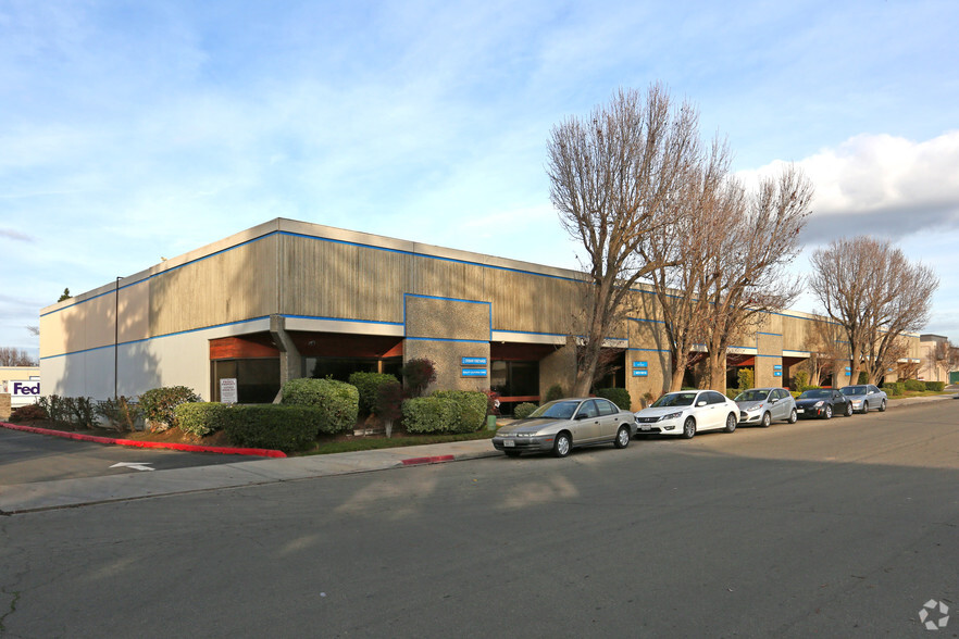 4180 W Alamos Ave, Fresno, CA for lease - Primary Photo - Image 1 of 5