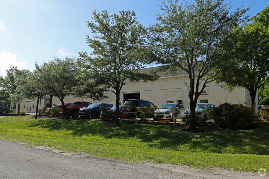 792 SW Grove Ave, Port Saint Lucie, FL for lease - Building Photo - Image 1 of 6