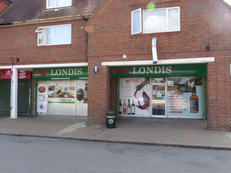 41 Edinburgh Dr, Staines for sale - Primary Photo - Image 1 of 1