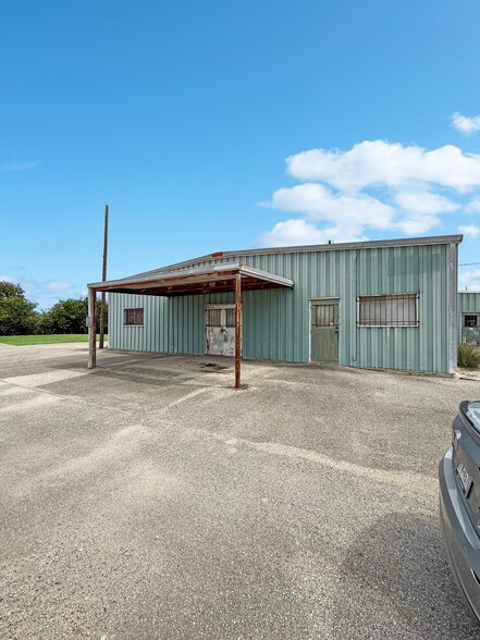 1569 & 1571 N. Austin Street, Seguin, TX for sale - Building Photo - Image 3 of 44