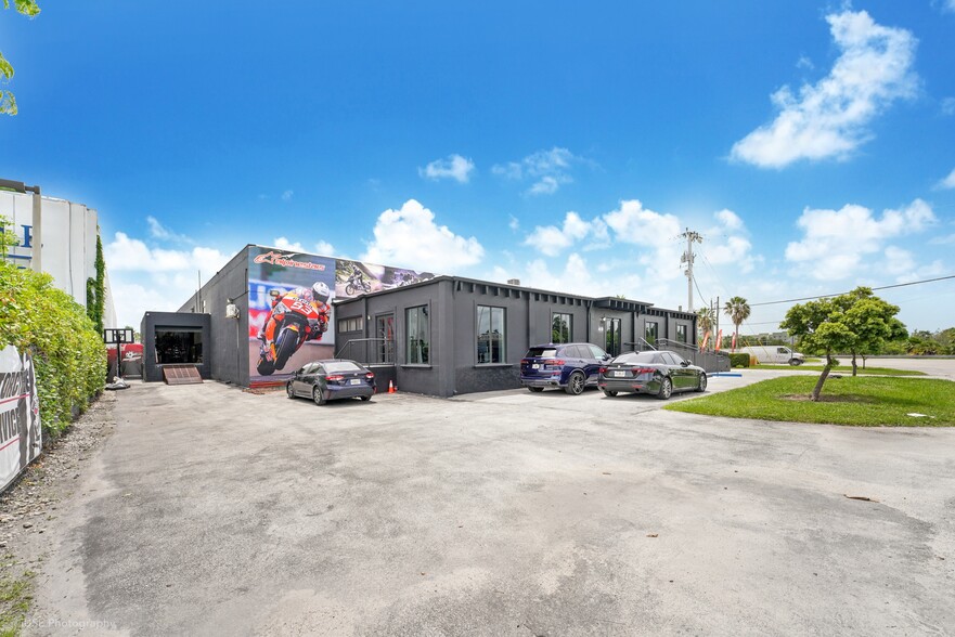 4101 NW 77th Ave, Miami, FL for sale - Building Photo - Image 3 of 28