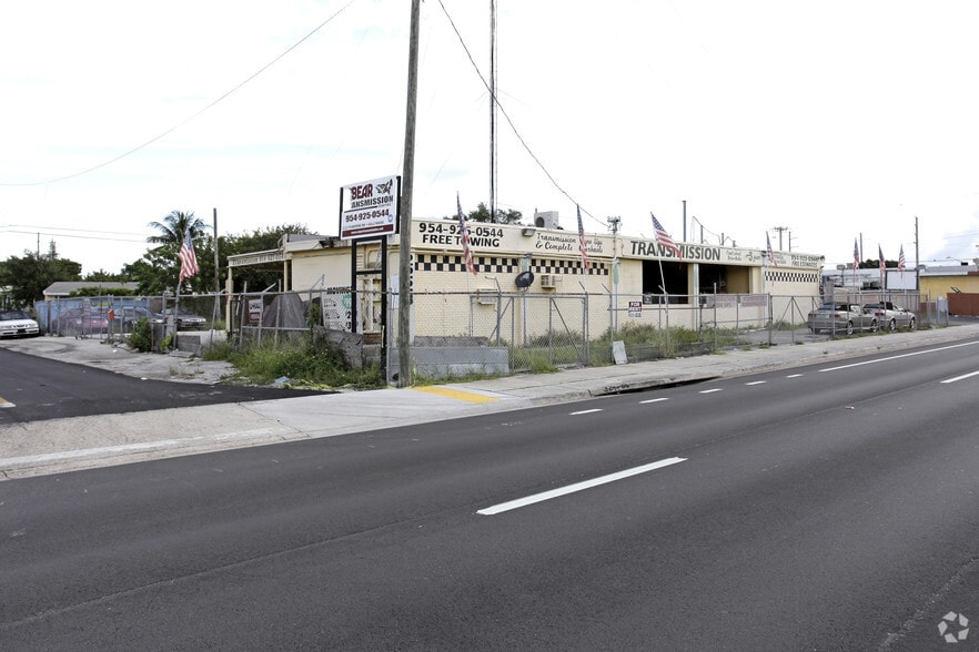 2223 Pembroke Rd, Hollywood, FL for lease - Building Photo - Image 1 of 26