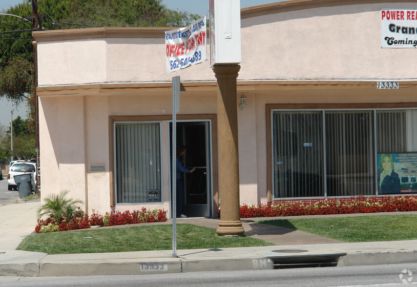 13333 paramount Blvd, South Gate, CA for lease - Building Photo - Image 3 of 8