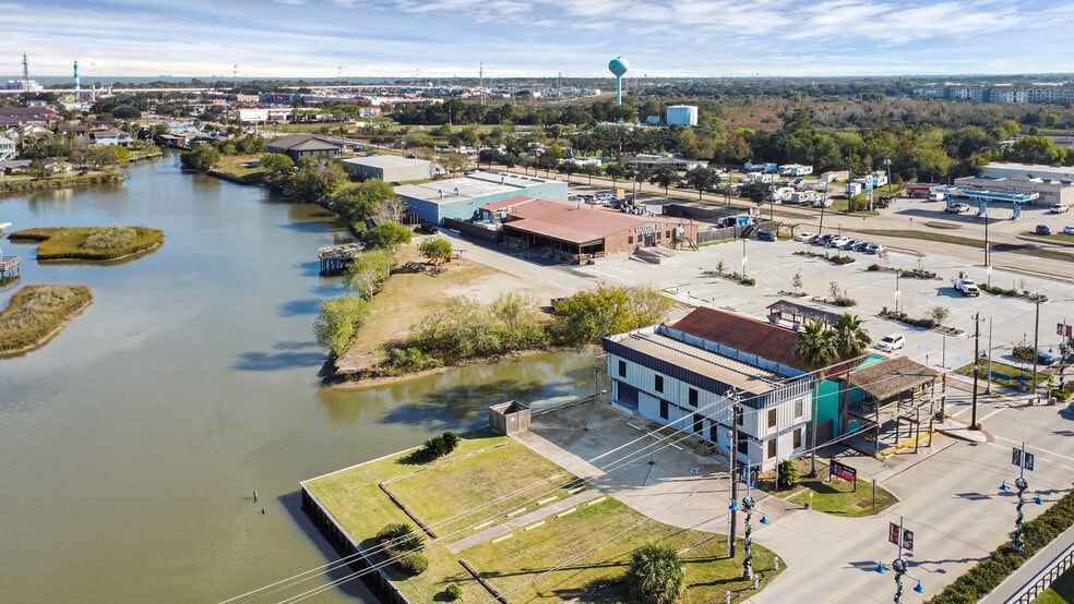 815 Clear Lake Rd, Clear Lake Shores, TX for sale - Building Photo - Image 2 of 31