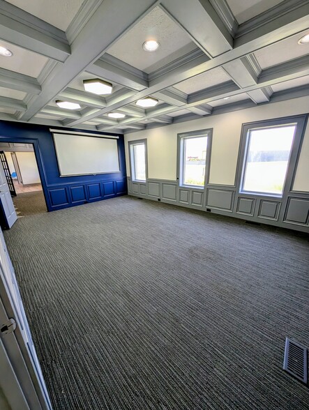 6051 S Indianapolis Rd, Whitestown, IN for lease - Interior Photo - Image 3 of 23