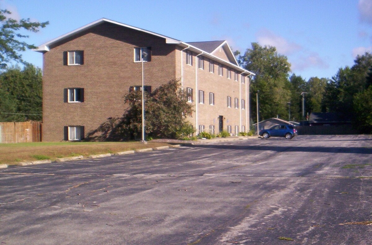 7628 Gratiot Rd, Saginaw, MI 48609 Gratiot Professional Building