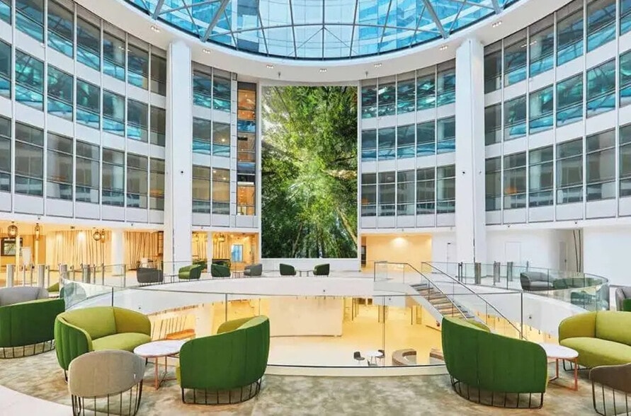 9 Quai Du Président Paul Doumer, Courbevoie for lease - Lobby - Image 2 of 4