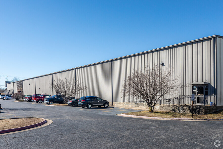 2714 SE Otis Corley Dr, Bentonville, AR for lease - Building Photo - Image 2 of 6