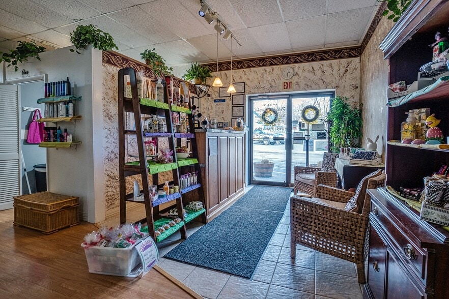 6 Bush Park Ln, Penn Yan, NY for sale - Building Photo - Image 2 of 15