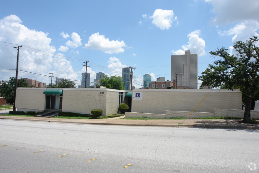 901 Summit Ave, Fort Worth, TX for sale - Building Photo - Image 1 of 5