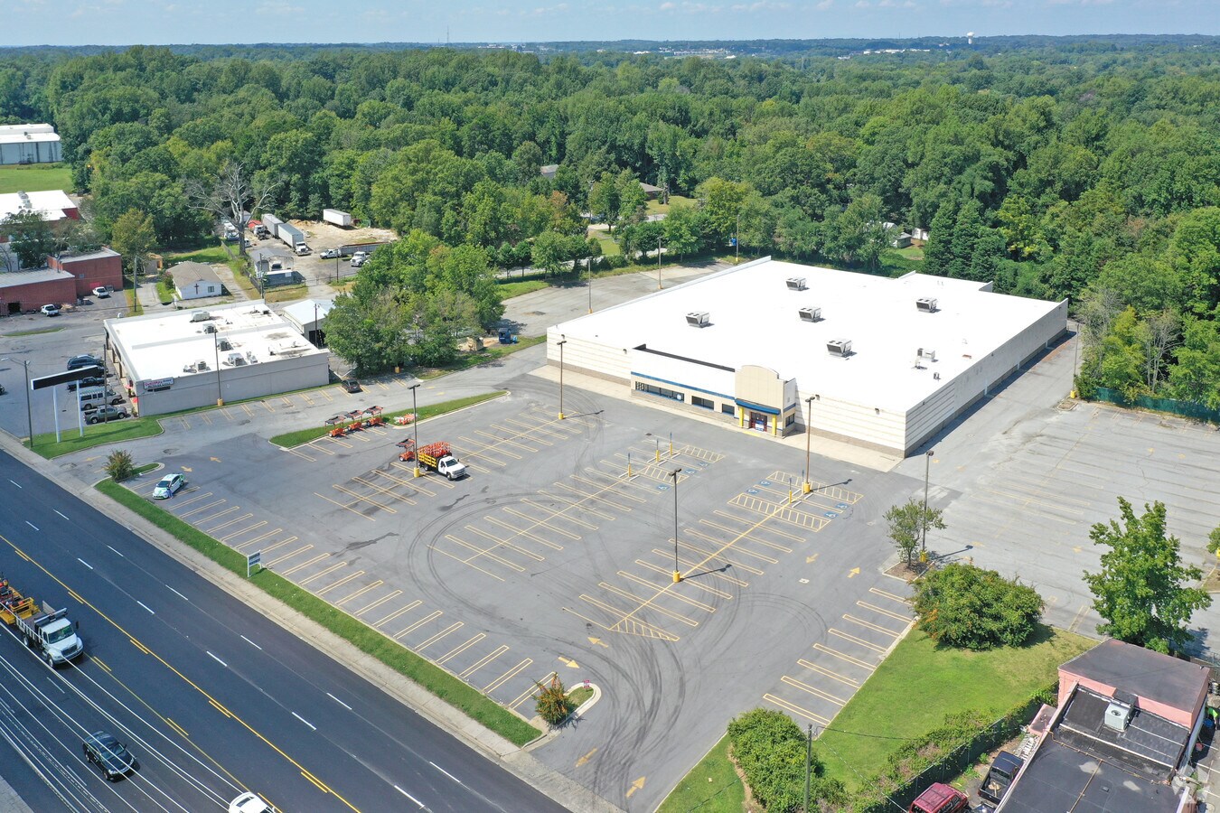 3728 High Point Rd, Greensboro, NC 27407