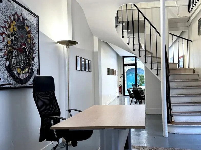 Office in Paris for lease - Building Photo - Image 3 of 7