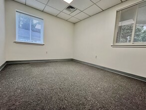 205 Willow St, Hamilton, MA for lease Interior Photo- Image 2 of 6