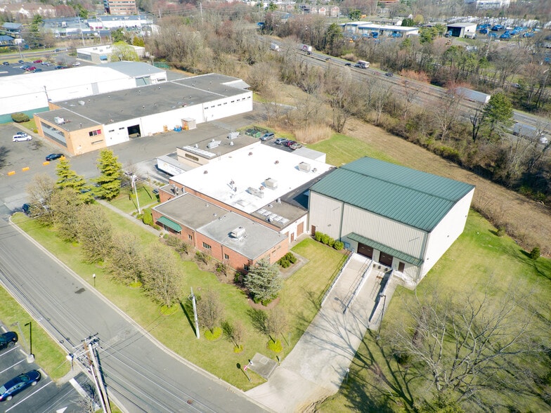 712 Fellowship Rd, Mount Laurel, NJ for lease - Building Photo - Image 3 of 9