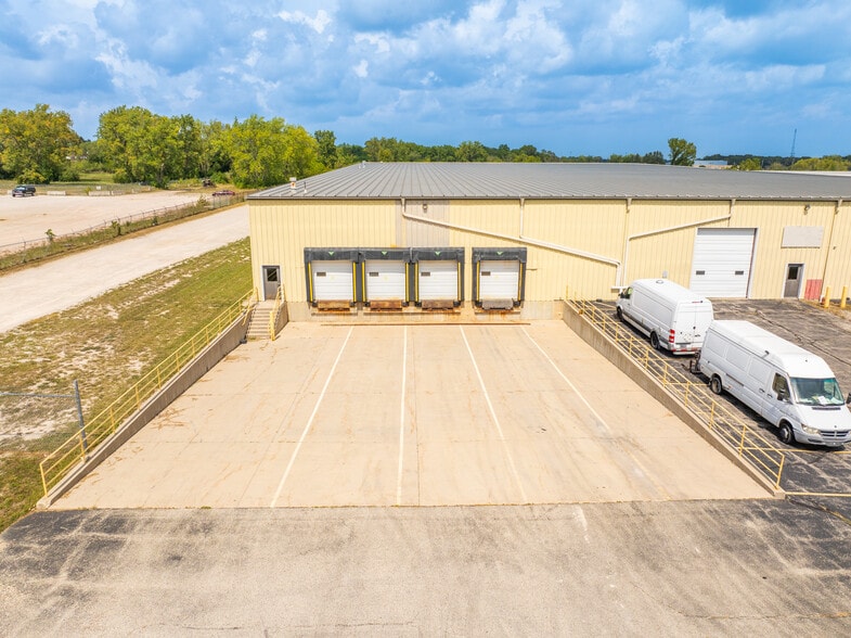 4200 39th Ave, Kenosha, WI for lease - Building Photo - Image 3 of 6