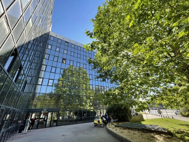 177 Avenue Georges Clemenceau, Nanterre for lease - Building Photo - Image 1 of 3