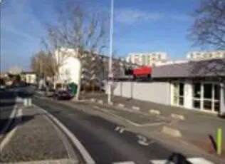 Retail in Nanterre for lease - Building Photo - Image 1 of 4