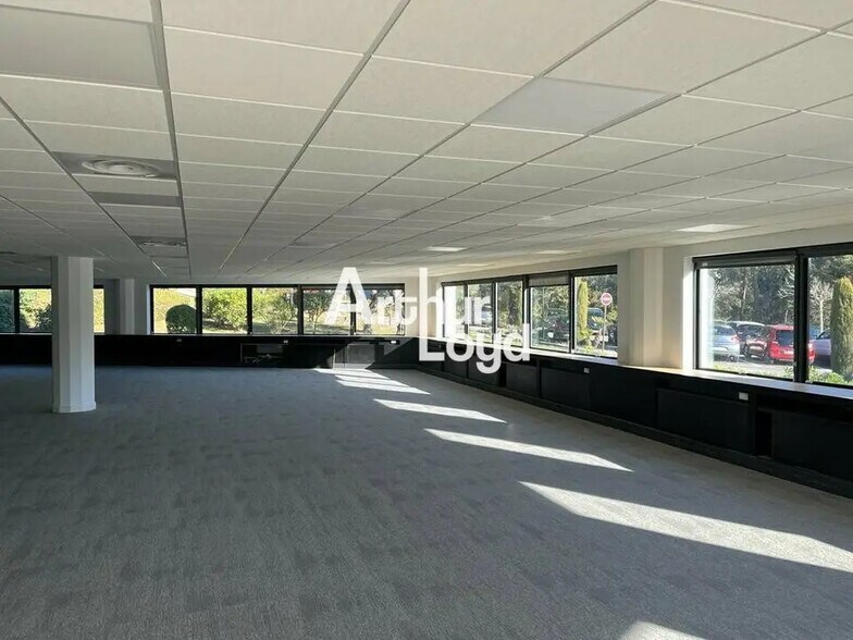 Office in SOPHIA ANTIPOLIS for lease - Interior Photo - Image 3 of 5
