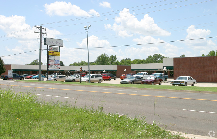 8815-8827 S Santa Fe Ave, Oklahoma City, OK for lease - Building Photo - Image 1 of 10