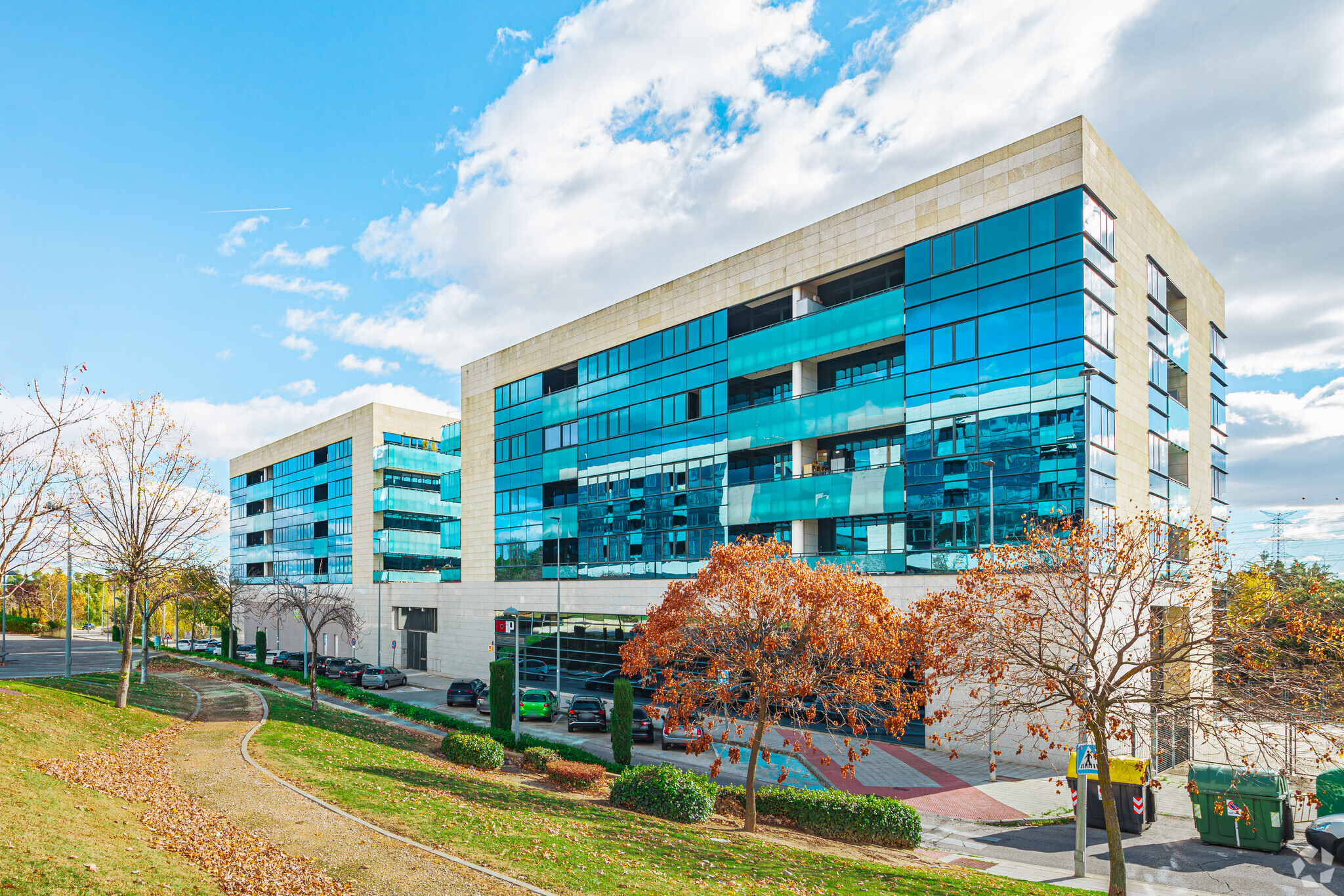 Office in San Sebastián De Los Reyes, MAD for sale Primary Photo- Image 1 of 4