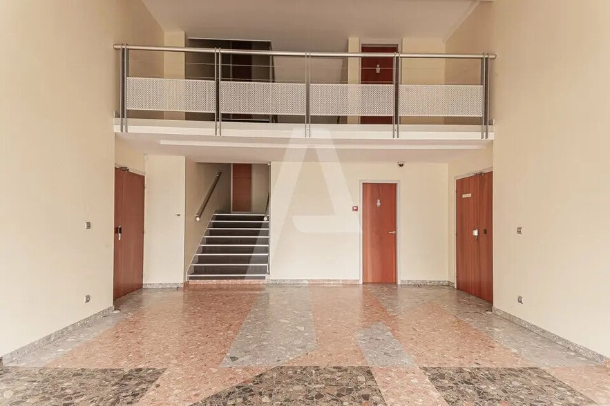 Office in Villebon-sur-Yvette for lease - Interior Photo - Image 1 of 5