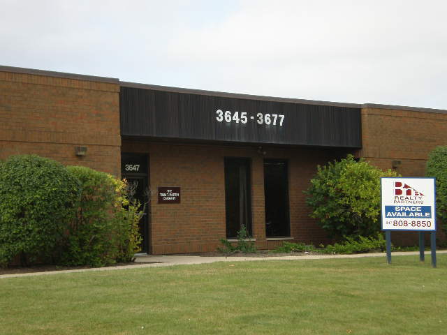 3645-3677 Woodhead Dr, Northbrook, IL for lease - Building Photo - Image 2 of 2