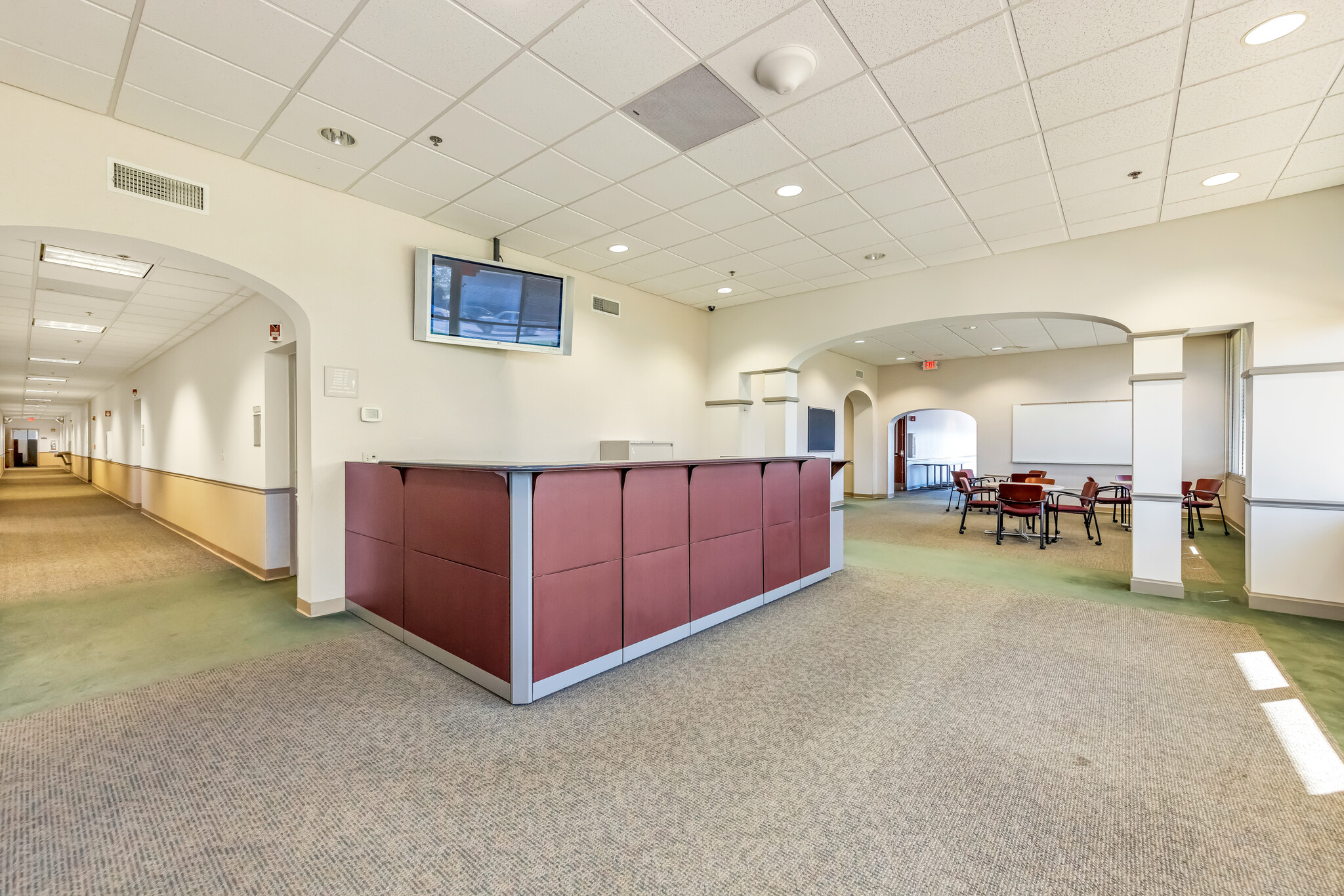 3700 S. Lindbergh Blvd, St. Louis, MO 63127, Sunset Hills, MO for lease Interior Photo- Image 1 of 4