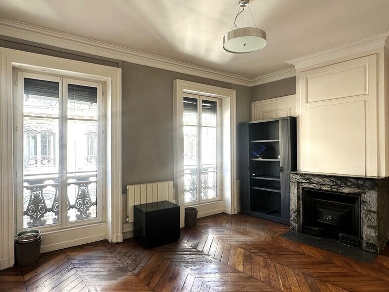 Office in Lyon for sale - Interior Photo - Image 2 of 7