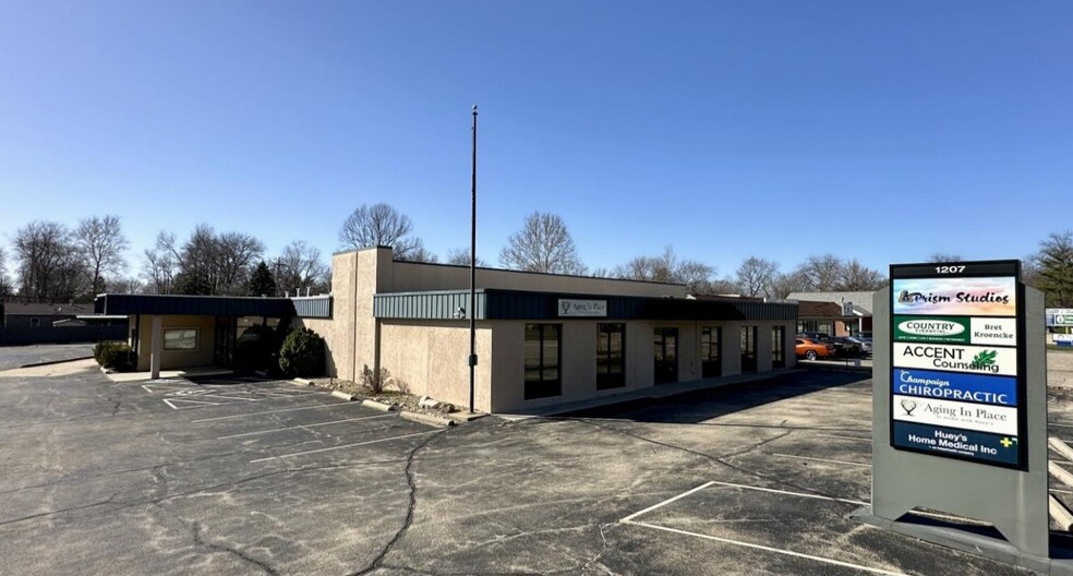 1207 S Mattis Ave, Champaign, IL for sale - Primary Photo - Image 1 of 1