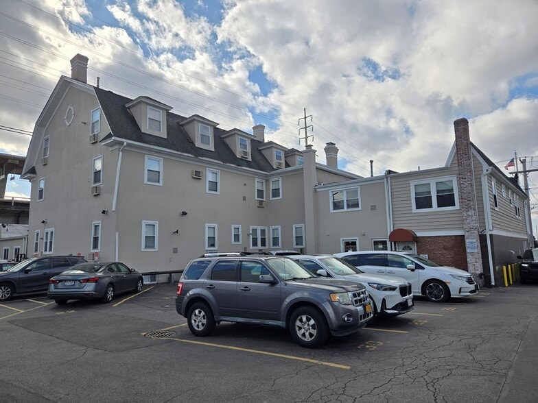 2-12 Merrick Ave, Merrick, NY for sale - Building Photo - Image 3 of 4