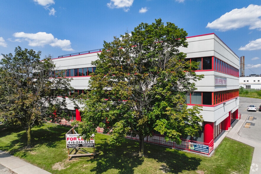 2300 Sheppard Ave W, Toronto, ON for lease - Building Photo - Image 2 of 5