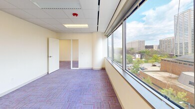 330 E Kilbourn Ave, Milwaukee, WI for lease Interior Photo- Image 1 of 9