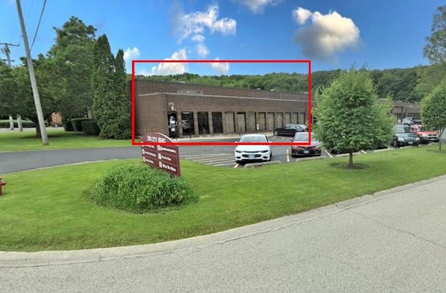 201 Berg St, Algonquin, IL for sale - Building Photo - Image 1 of 1