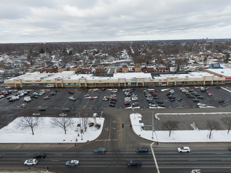 500-558 E North Ave, Glendale Heights, IL for lease - Building Photo - Image 3 of 13