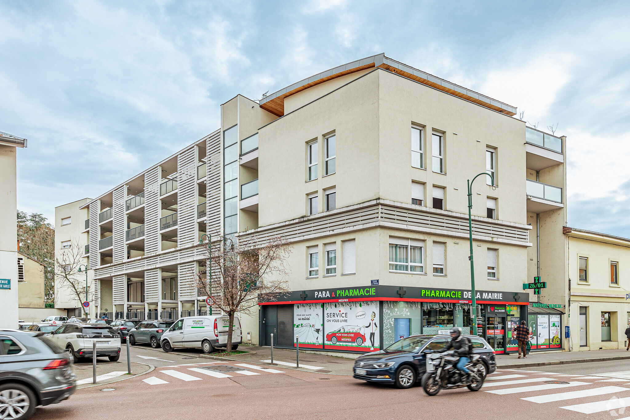 Multifamily in Tassin-la-Demi-Lune for sale Primary Photo- Image 1 of 3