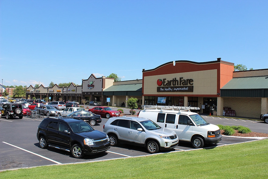 1735 W State of Franklin Rd, Johnson City, TN for lease - Primary Photo - Image 1 of 2