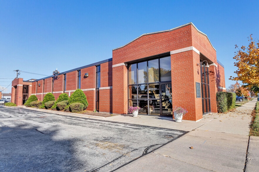 414 S Jefferson St, Green Bay, WI for lease - Building Photo - Image 2 of 37