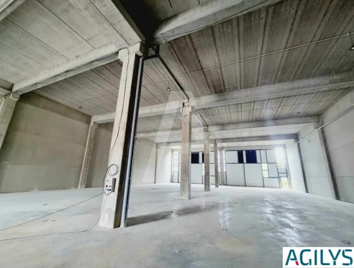 Flex in Élancourt for lease Interior Photo- Image 1 of 3