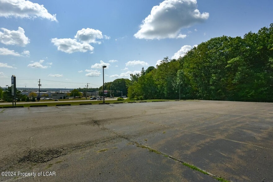 832 Airport Rd, Hazle Township, PA for sale - Building Photo - Image 3 of 52