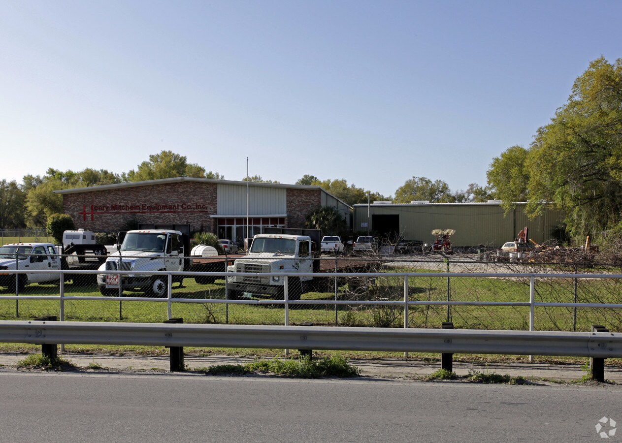 2219 Griffin Rd, Leesburg, FL 34748