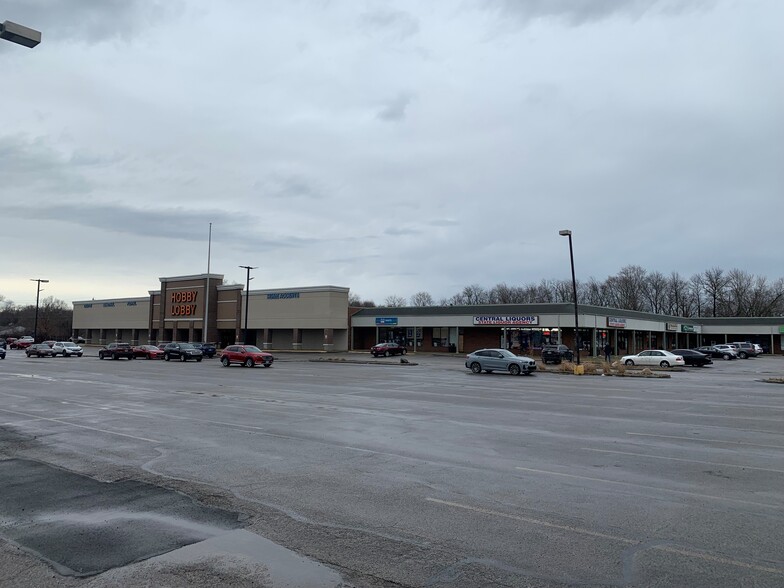 9890-9914 Colerain Ave, Cincinnati, OH for lease - Building Photo - Image 2 of 9