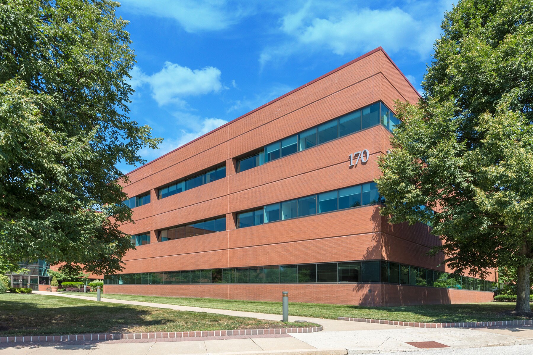 555 E Lancaster Ave, Radnor, PA for lease Building Photo- Image 1 of 6