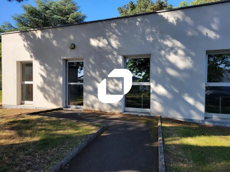 Office in Vertou for lease - Building Photo - Image 2 of 8