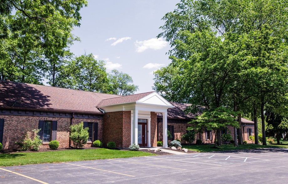 1915 Indian Wood Cir, Maumee, OH for sale - Building Photo - Image 1 of 1