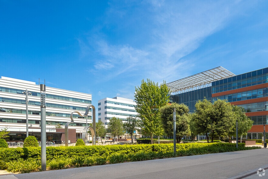 Office in Avinguda Sant Ferran, 38, Cornellà de Llobregat for lease - Building Photo - Image 3 of 3